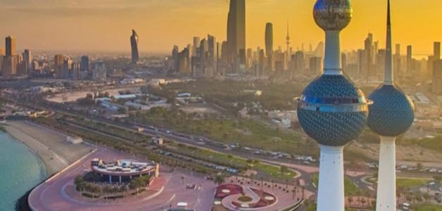 الكويت تنهي خدمات 25 ألف وافد