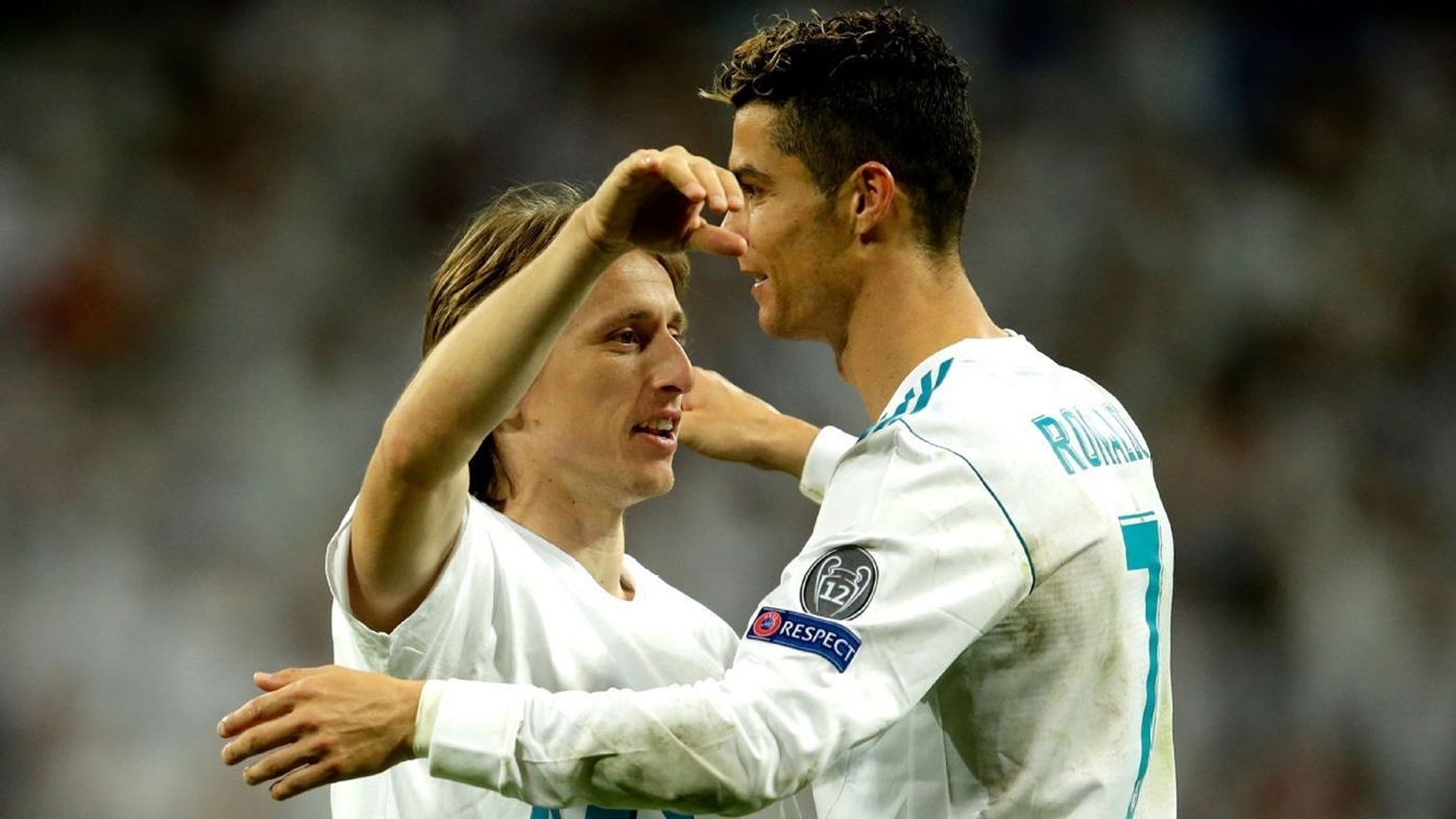 مودريتش يرد على شائعات غضب رونالدو من تتويجه: هنأني ويريد رؤيتي