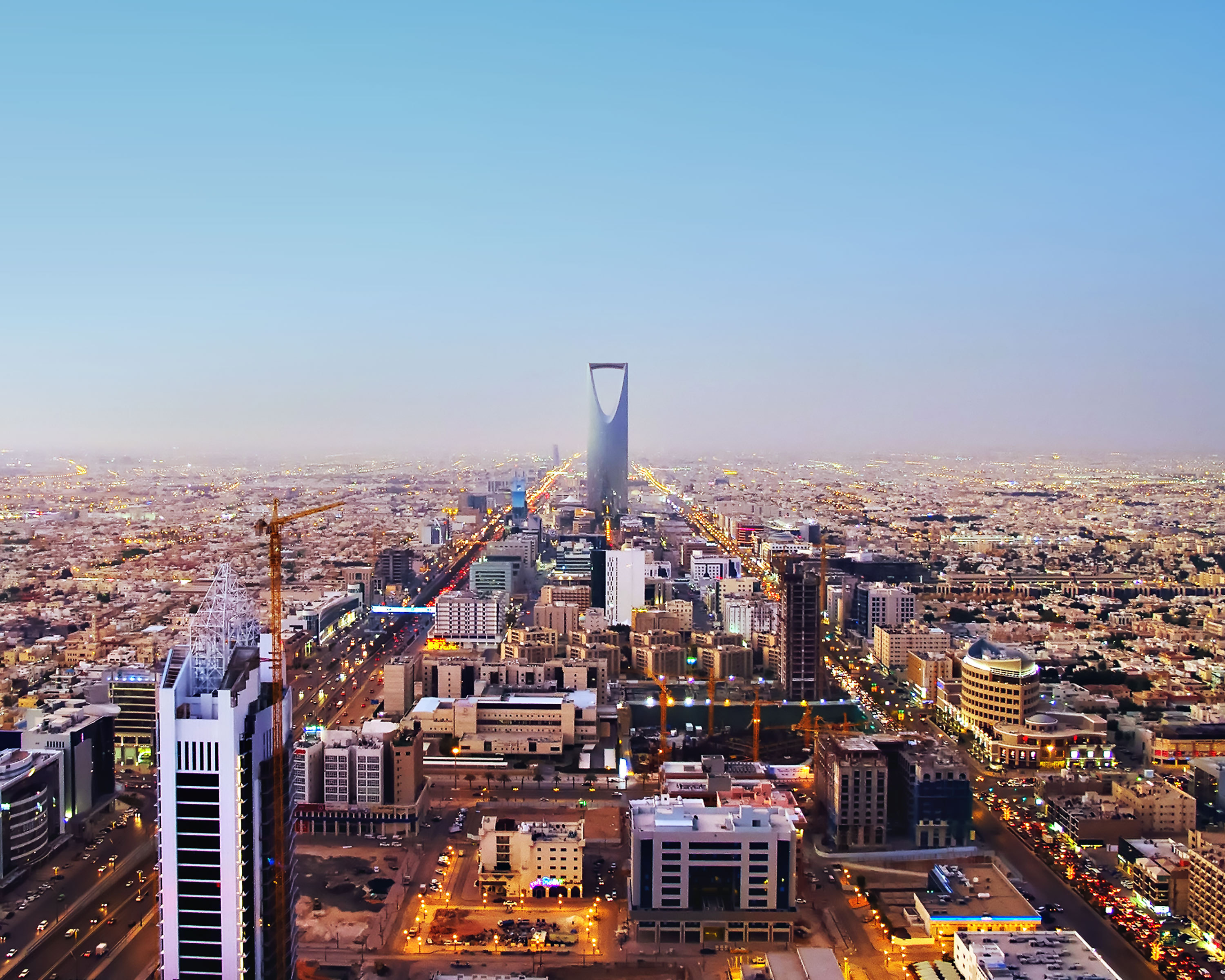 عند زيادة قيمة سياراتهم المسؤولين السعوديين على موعد مع ضريبة القيمة المضافة!