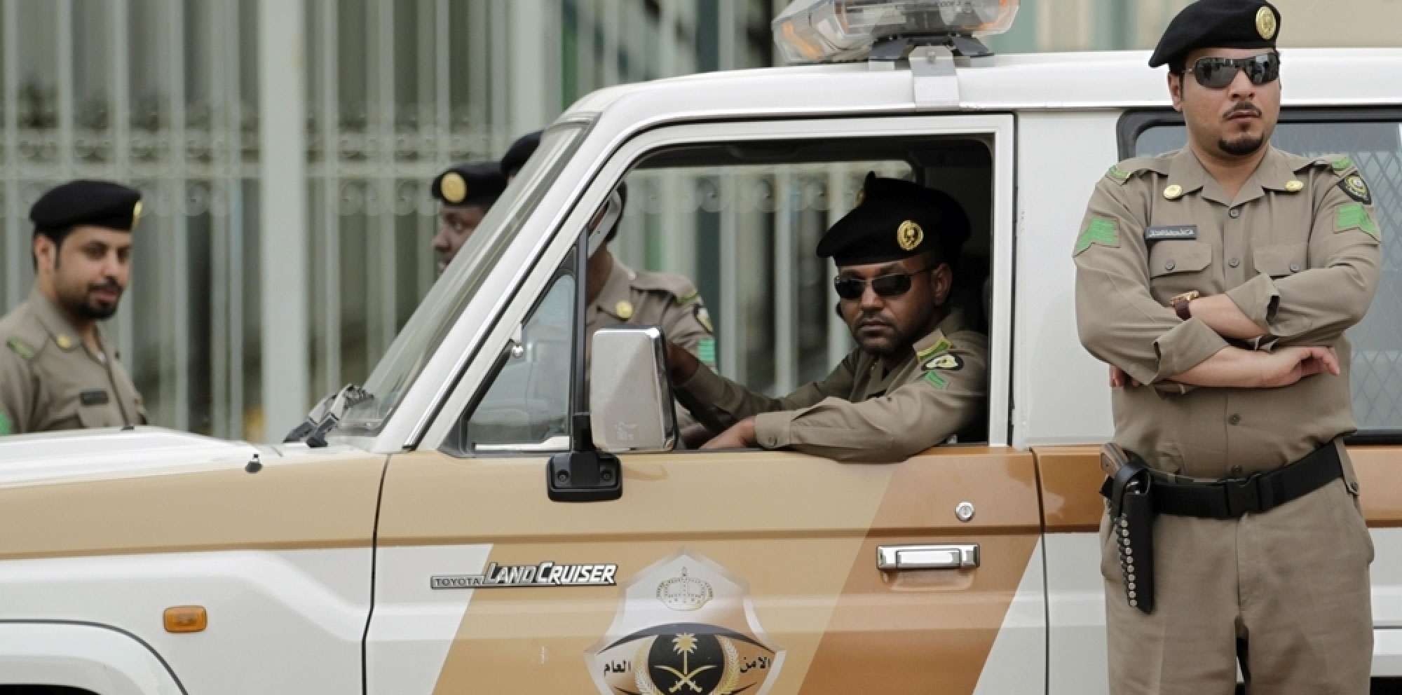 شرطة الرياض تكشف ملابسات مقطع “قائد الشاحنة المتهور” وصدمه للسيارات