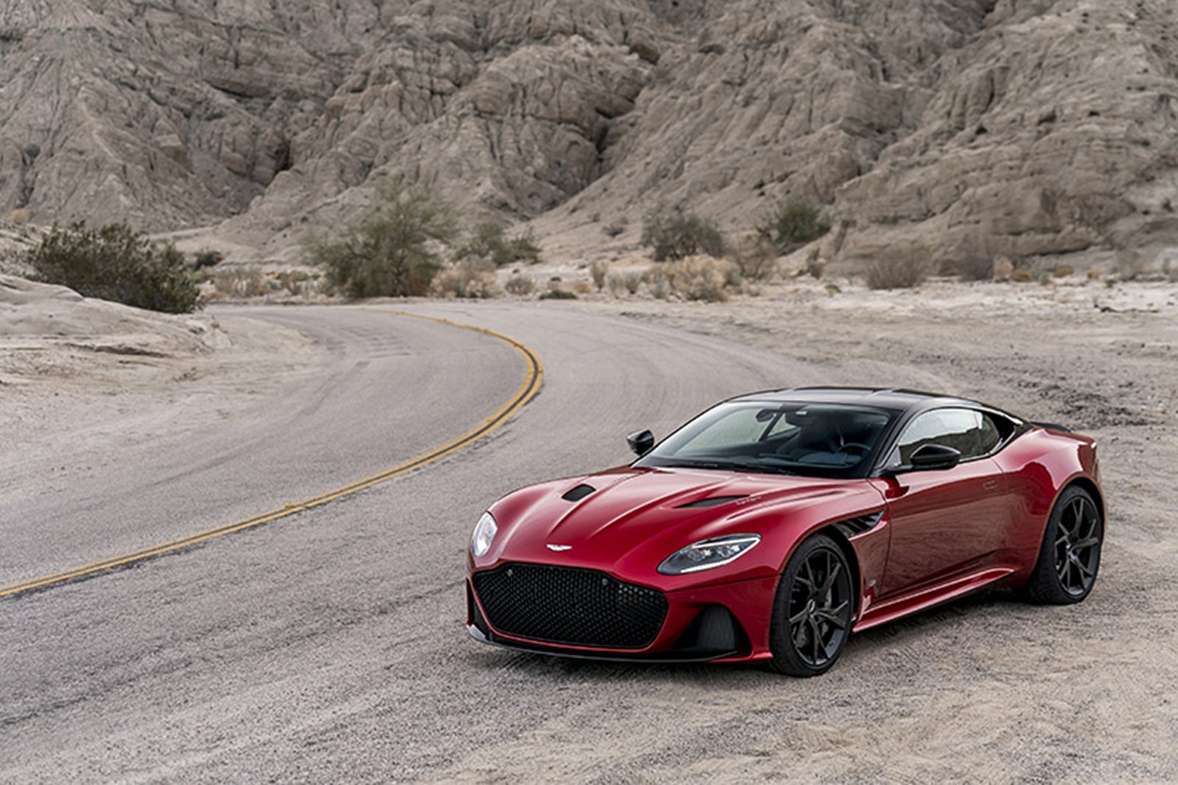 سيارة Aston Martin DBS Superleggera الجديدة كلياً تتألق في فيلمٍ تصويري للفنان المبدع نِك نايت