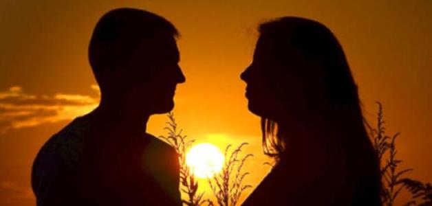 كيف تثير زوجتك وتدفعها إلى طلب العلاقة الجنسية