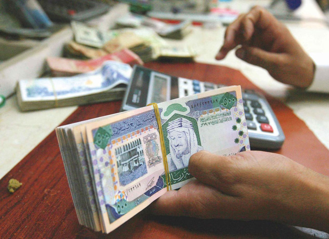 القاء القبض على وافد عربي اختلس 12 مليون ريال!