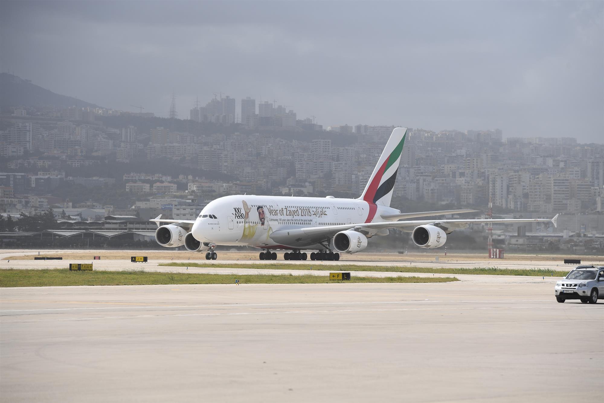 طائرة الإمارات الإيرباص A380 تهبط في بيروت