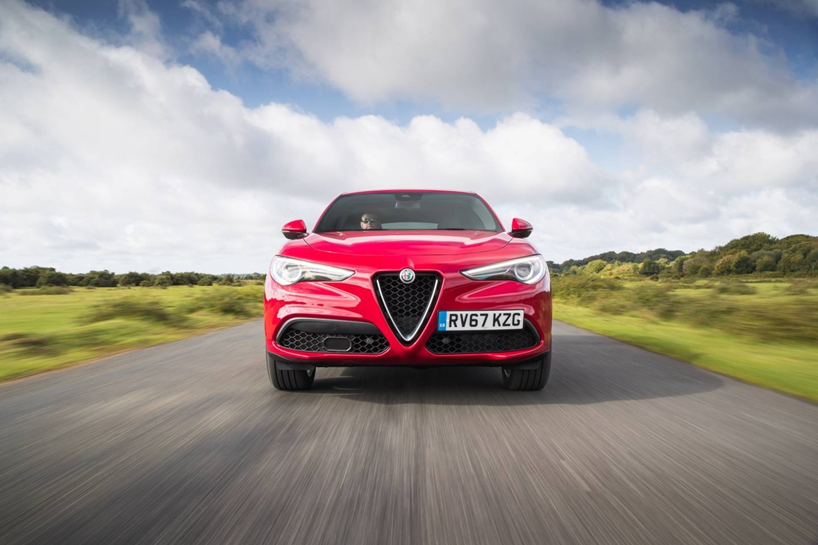 سيارة Alfa Romeo Stelvio تتفوق على الموديلات الألمانية