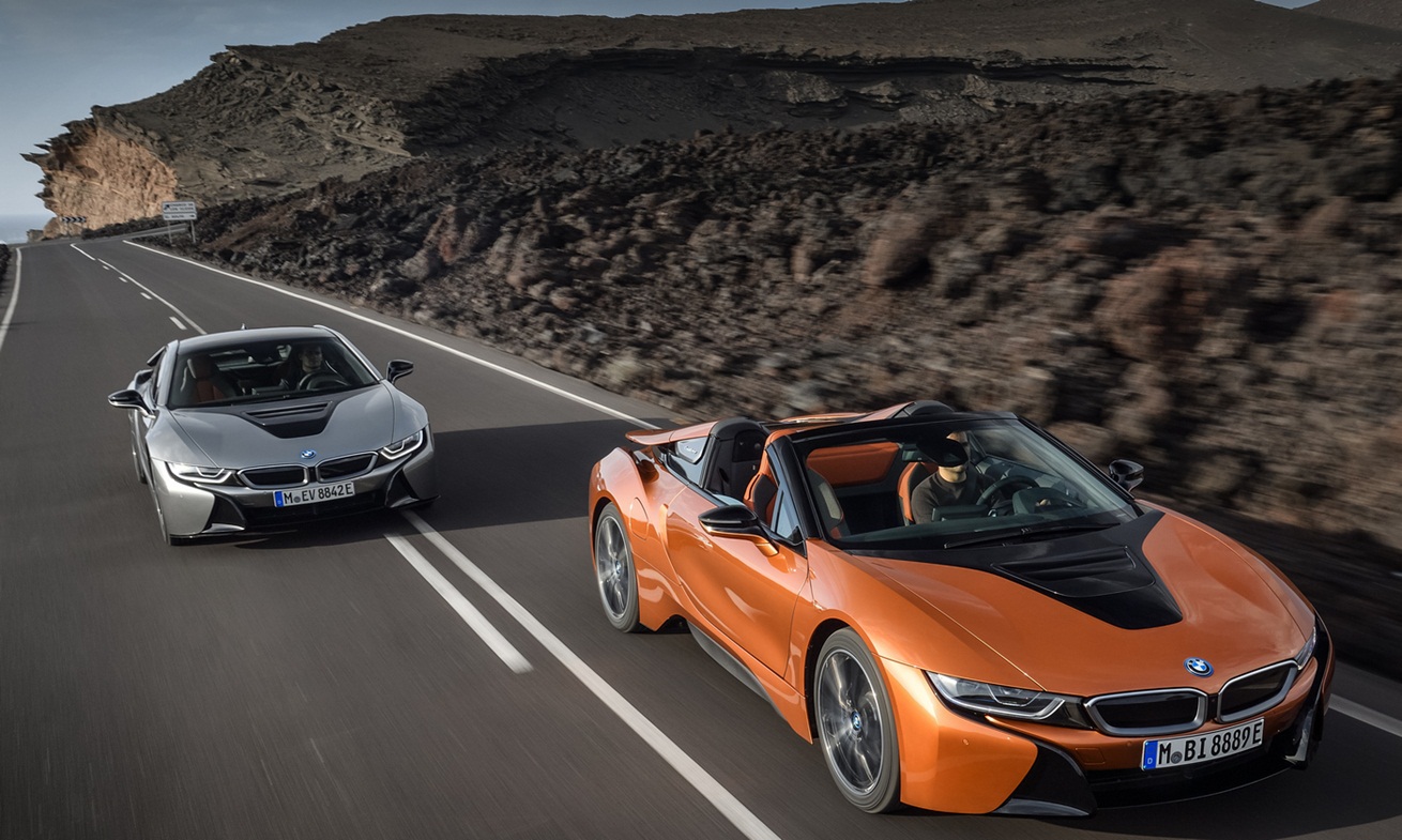 سيارة BMW i8 الهجينة تخفض سقفها في لوس أنجلوس