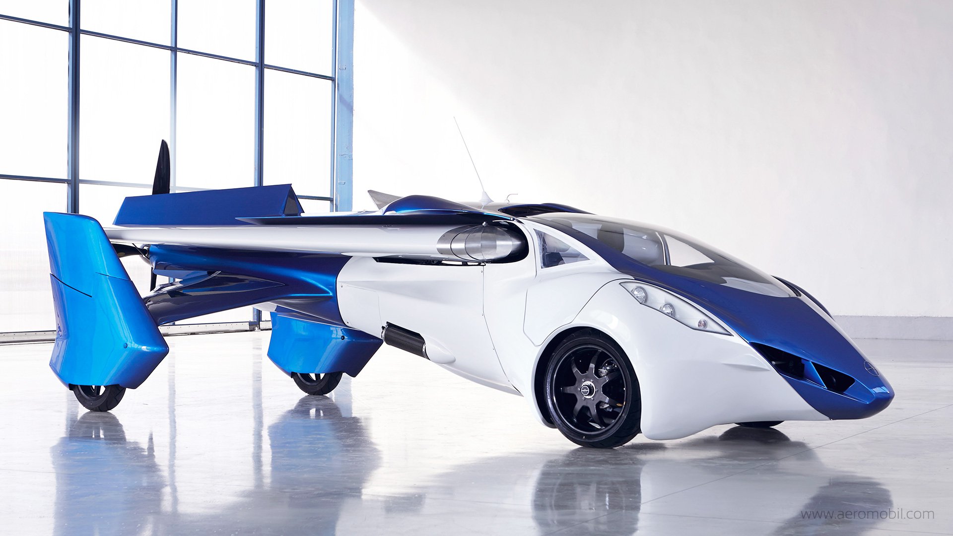 نظرة على سيارة AeroMobil الطائرة .. تعرف عليها !