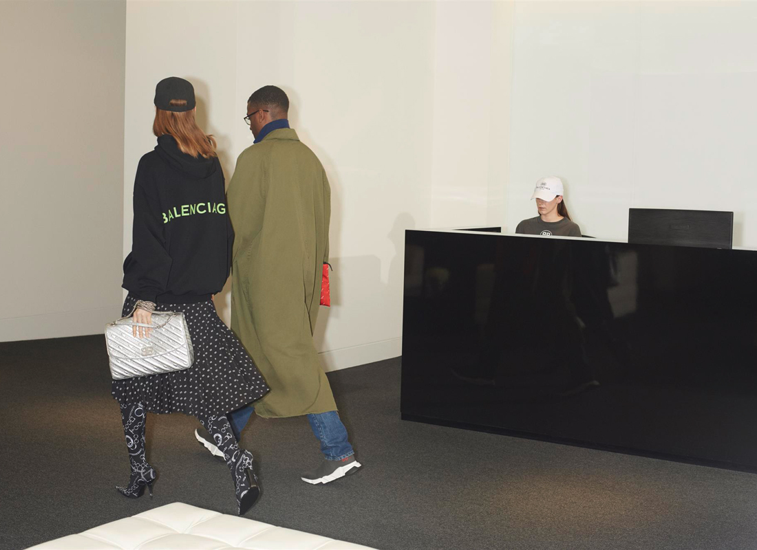 NET-A-PORTER و MR PORTERيُطلقان مجموعات كبسولية حصرية لعلامة BALENCIAGA