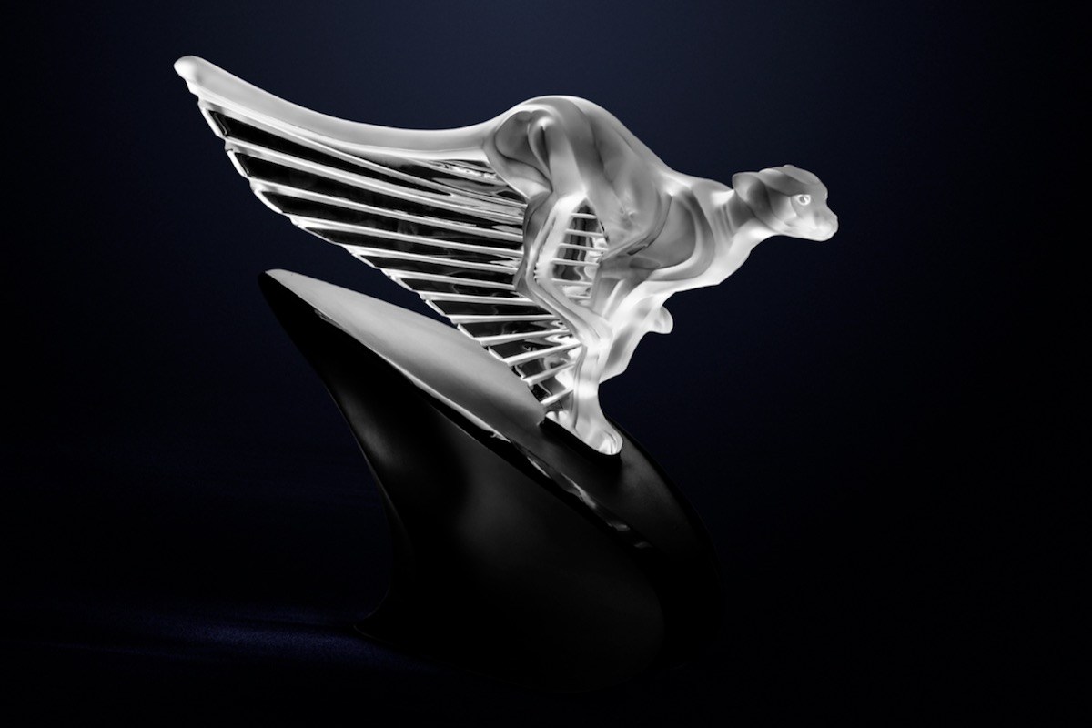 Lalique وMcLaren تعرضان أول منحوتات مجموعة Essence of Speed