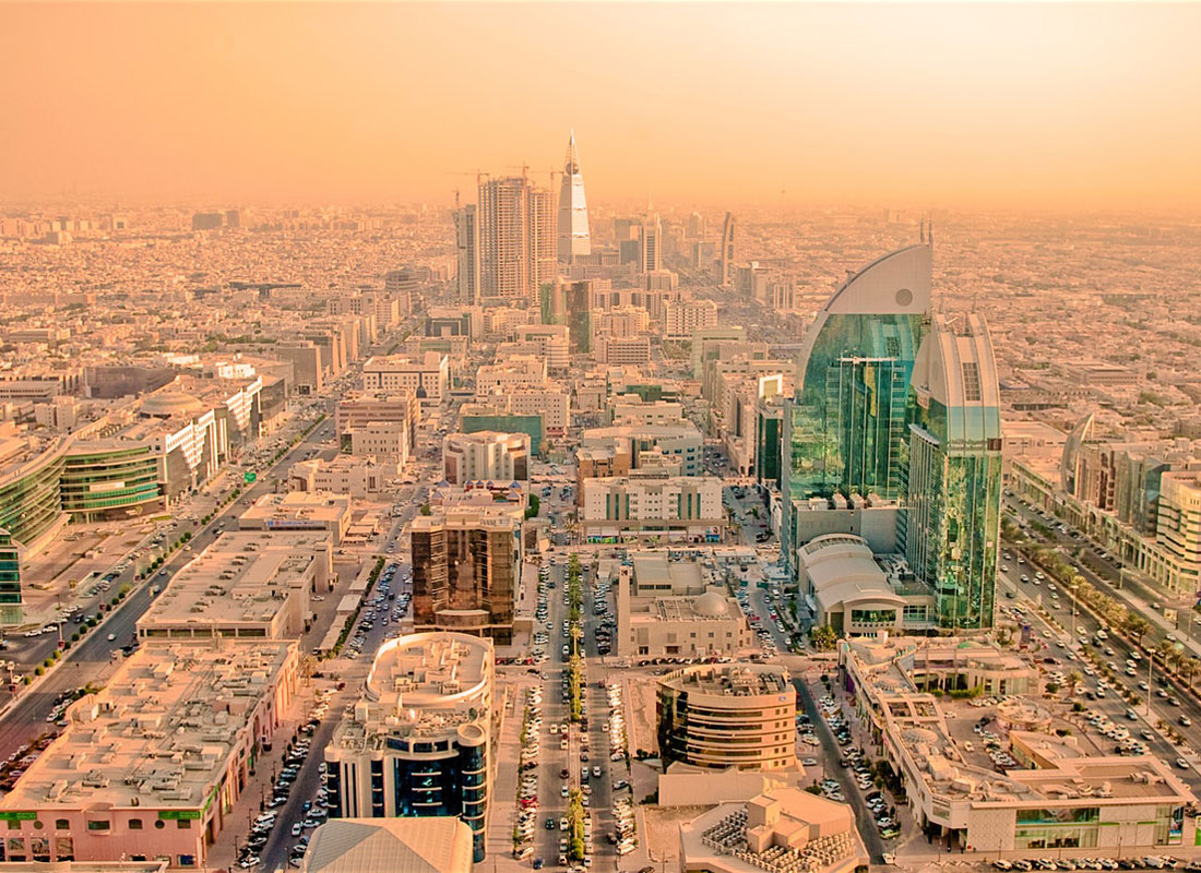 هل يتم منع الموسيقى والاختلاط والتدخين في المطاعم والمقاهي والمجمعات التجارية؟