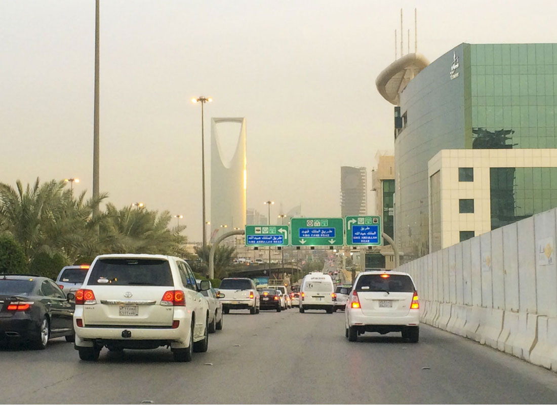 البدء بتثبيت لوحات رفع السرعة إلى 140 كم/ساعة