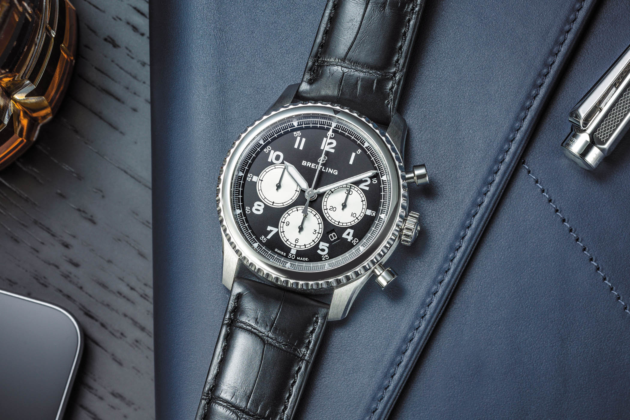 نظرة على تشكيلة ساعات Breitling Navitimer 8 Unitime