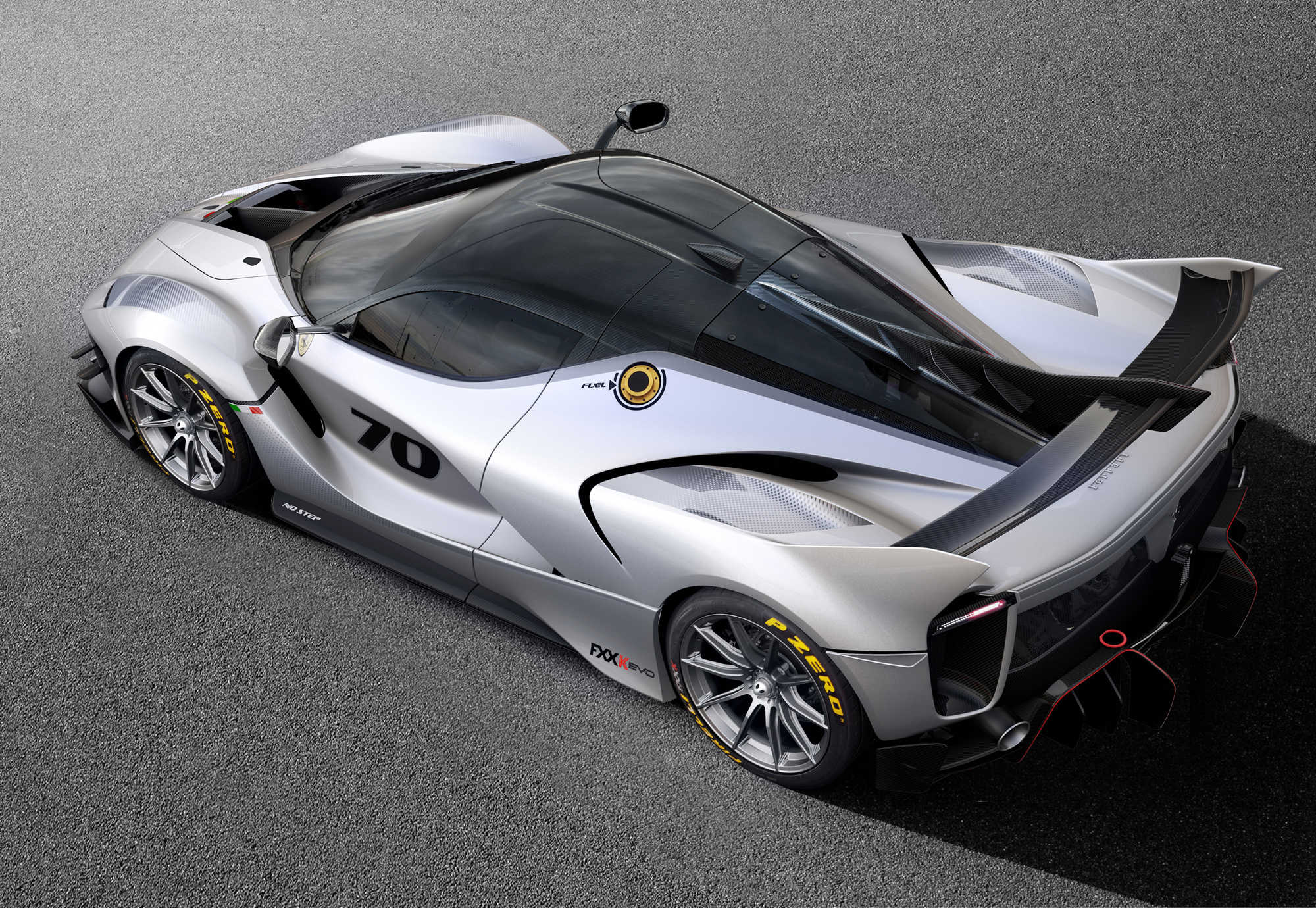 فيراري FXX-K Evo .. طائرة مقاتلة على عجلات تحتاج لدعوة خاصة لشرائها