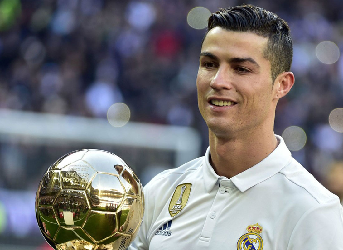 سر رقم "7" مع لاعب الكرة كريستيانو رونالدو