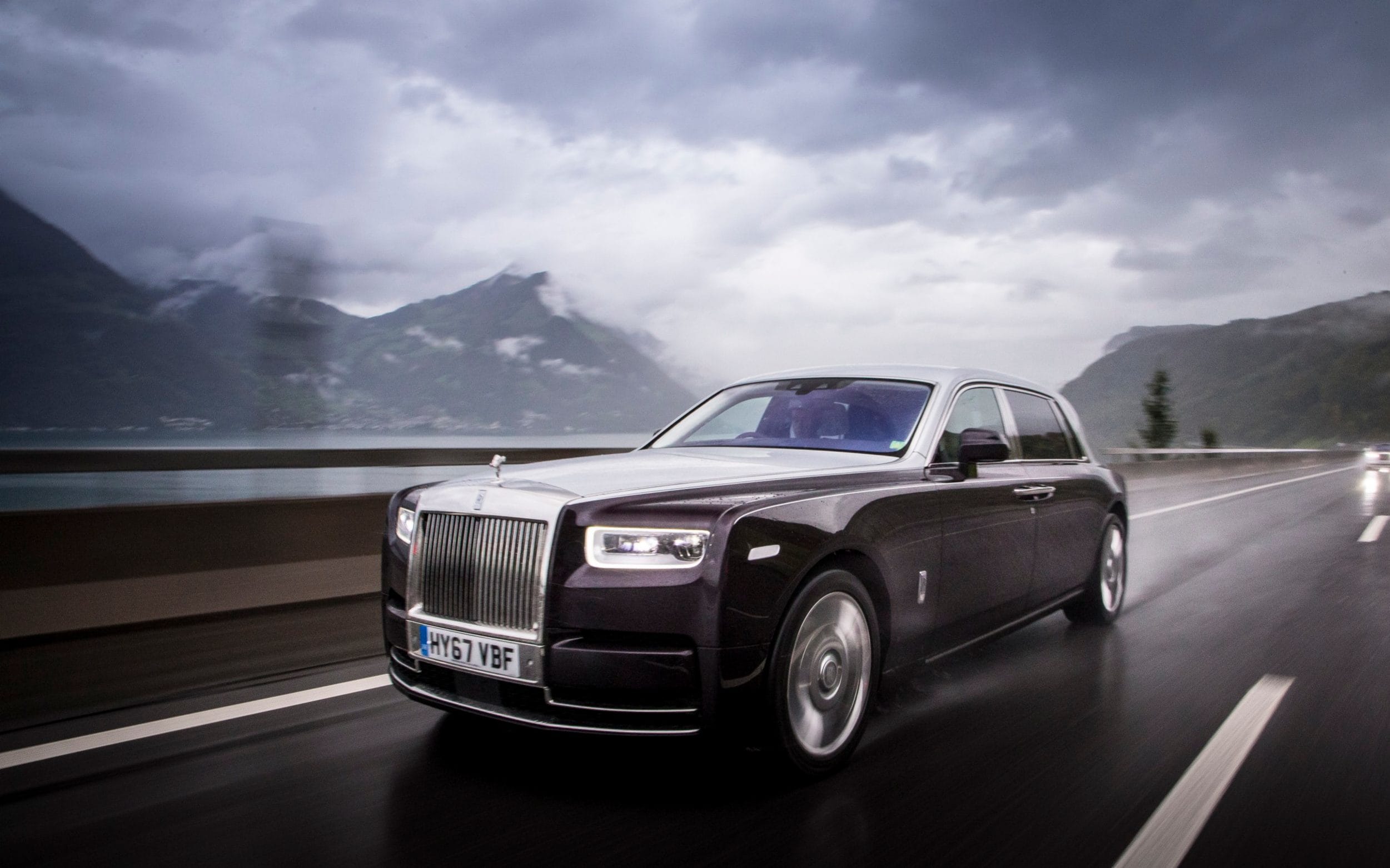 Rolls-Royce Phantom VIII: قيادة أكثر سيارات العالم هدوء في سويسرا