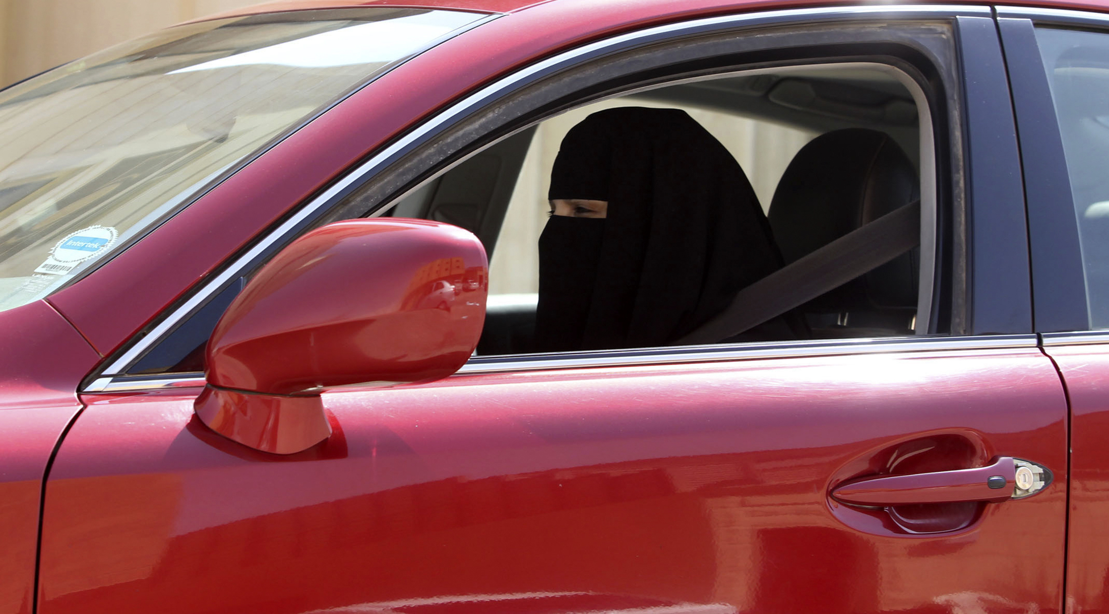 هكذا تستطيع المرأة السعودية الحصول على رخصة قيادة فوراً