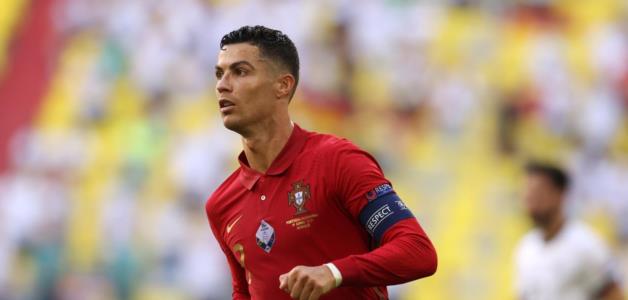 رونالدو يتصدّر قائمة لاعبي كرة القدم الأكثر دخلًا للعام 2021