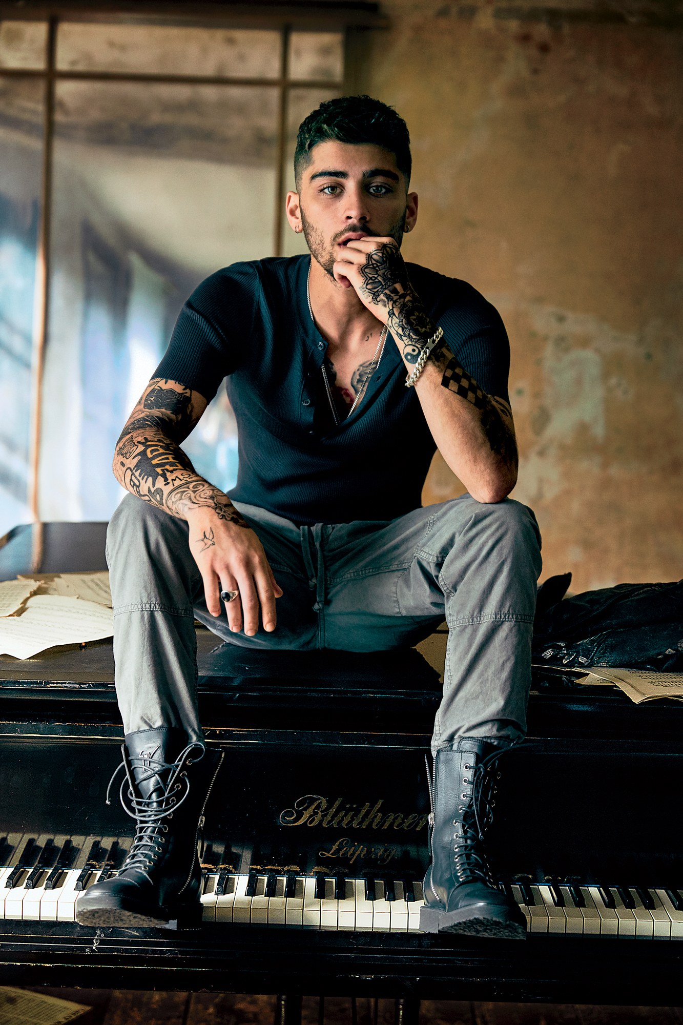 هذه أجمل الإطلالات التي نحبها لزين مالك... بين الكلاسيكي والـ Street style