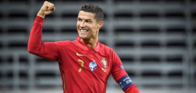 رونالدو يصبح أول شخص في العالم يصل عدد متابعيه  على مواقع التواصل إلى نصف مليار