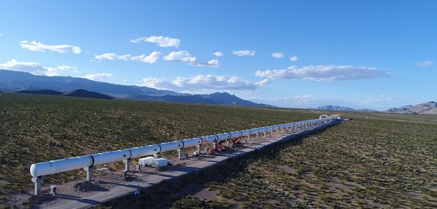 قطار Hyperloop الخاص بايلون ماسك ينهي أولى تجارب تشغيله بنجاح