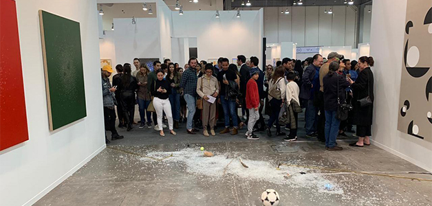 امرأة تحطم بالخطأ عملاً فنيًا ثمنه 20 ألف دولار