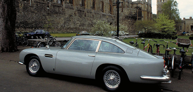 ASTON MARTIN تعيد ابتكار DB5 المتميزة في فيلم جولد فينجر من سلسلة أفلام جيمس بوند