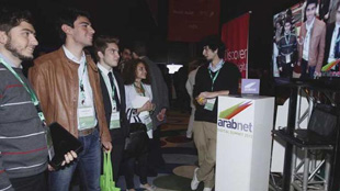 مشاركي "قمة عرب نت الرقمية 2012": عدد التطبيقات العربية للأجهزة الجوالة نحو ألف فقط