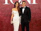 نجوم هوليوود يختارون البذلات الكلاسيكية والألوان الحيادية في حفل جوائز Tony Awards