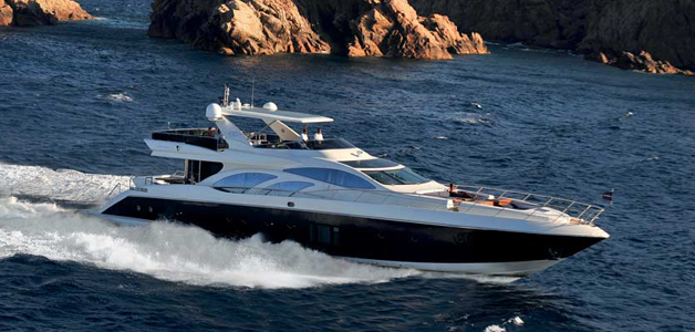 Azimut Grande 100 يخت ديناميكي يحضن المالك، ضيوفه والطاقم