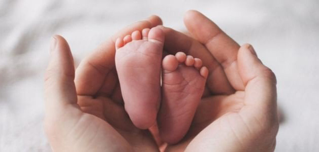 أب يبيع طفله الرضيع عبر الإنترنت مقابل 400 دولار