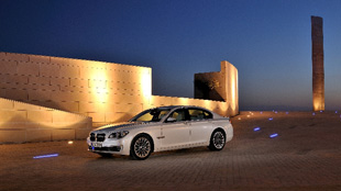 عرض أحدث سيارات BMW وMINI في معرض الشارقة للسيارات 2012