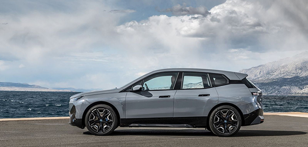 سيارة BMW iX الكهربائية بالكامل ستزوّد بإطارات P ZERO ELECT الجديدة من صنع شركة بيريللي