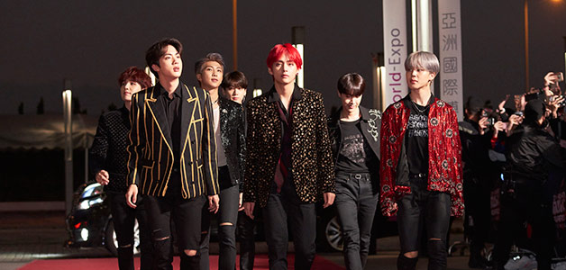الجمهور يتهم عضو فرقة BTS بالإساءة للإسلام