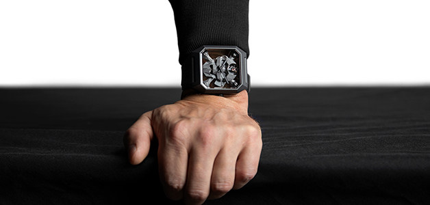 اخرج عن المألوف واكمل اطلالتك مع ساعة Bell & Ross الجديدة