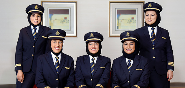 بمناسبة يوم المرأة الإماراتية... 5 إماراتيات يقدن طائرات إلى 5 قارات في يوم واحد