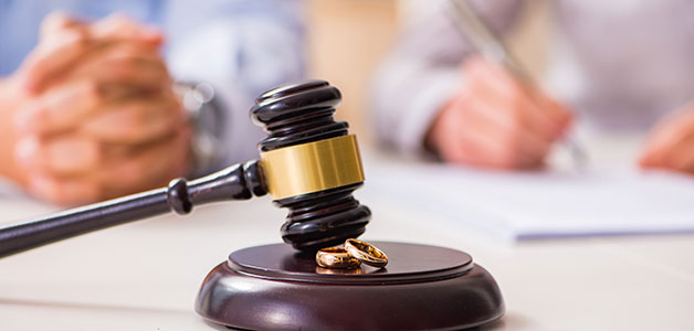 عجوز يحاول تطليق زوجته منذ 27 عامًا ولكنه يفشل في كل مرة!