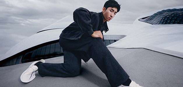 فندي تتعاون مع MAD Architects  لإطلاق حقيبة Peekaboo ذات طابع مستقبلي وحذاء Sneakers