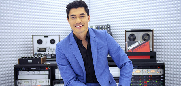 من مقدم برنامج تلفازي لنجم فيلم ‘Crazy Rich Asians’ الناجح: نظرة على رحلة نجاح هينري جولدينج