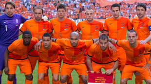 هولندا تسعى للبناء على مونديال 2010 في يورو 2012