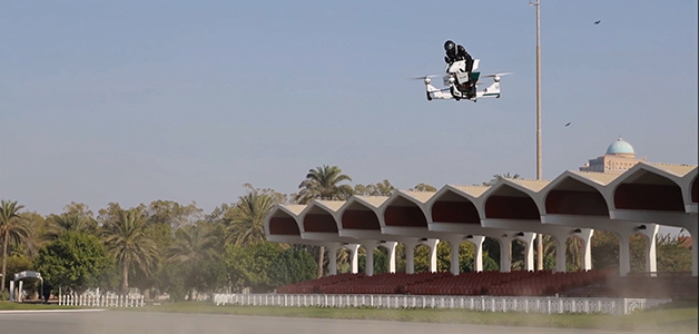 شرطة دبي تكشف عن Hoverbike... أحدث تقنيات مكافحة الجريمة