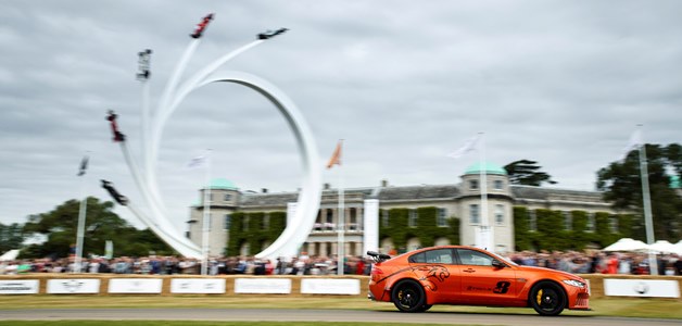جاكوار XE SV PROJECT 8 تفوز بجائزة "شو ستوبر" خلال مهرجان جودوود للسرعة 2017