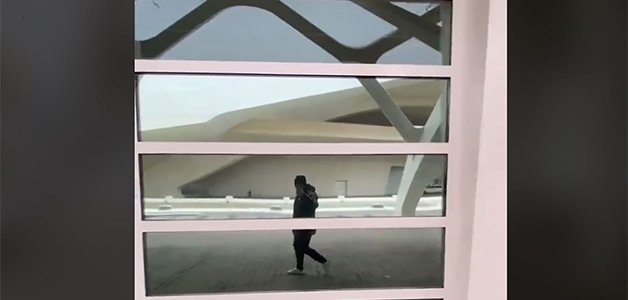 شركة إنتاج تعلن أنّ قصة الشاب الذي يعيش في العام 2027 هي دعاية لمسلسل تلفزيوني