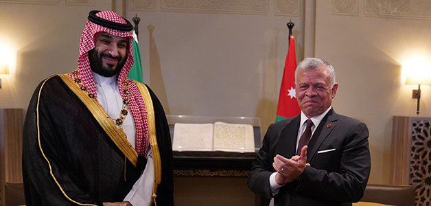 ملك الأردن  يهدي الأمير محمد بن سلمان وساما مرصعاً بـ 112 ماسة