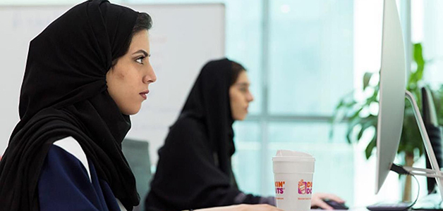 السعودية تطالب بمراعاة عدد من الضوابط لعمل المرأة