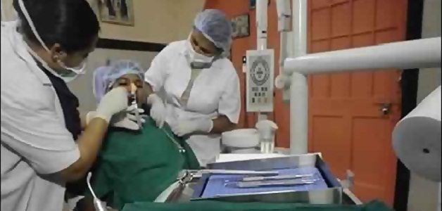 حالة نادرة لفتى لديه 232 سنًا داخل فمه
