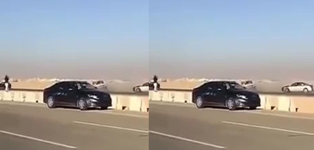 بالفيديو .. مفحط يتسبب في حادث لثلاث سيارات