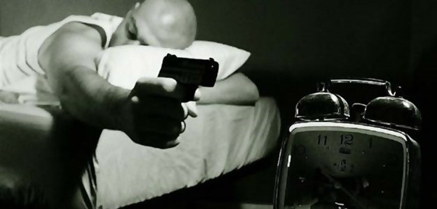 يوقظه من النوم فيتلقى 25 رصاصة عقابًا له
