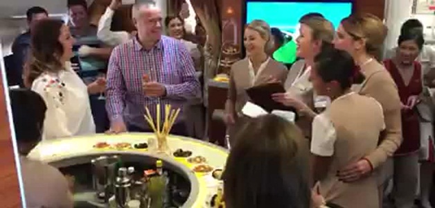بالفيديو .. طلب غريب على ارتفاع 12 كيلومترًا في الهواء