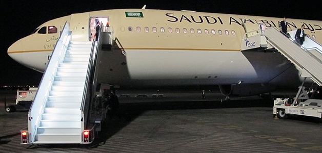 حريق في طائرة يؤجل سفر 251 راكبًا بالسعودية