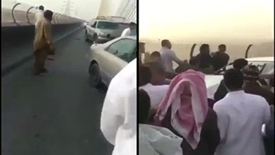 صدم عدة سيارات عمدًا حتى أوقفه المتضررون وانهالوا عليه ضربًا
